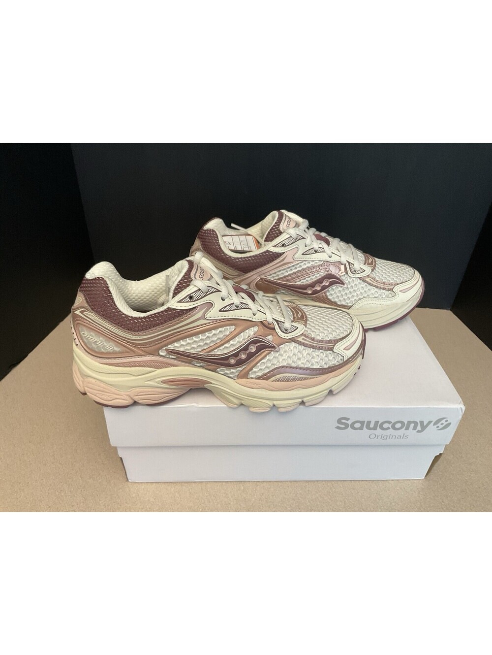 New! Women's Saucony ProGrid Omni 9 Ivory/Peony Shoes. Size 7. Awesome Shoes!!!